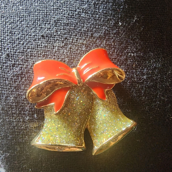 Vintage Avon Nina Ricci signed Bell Brooch - Picture 2 of 3